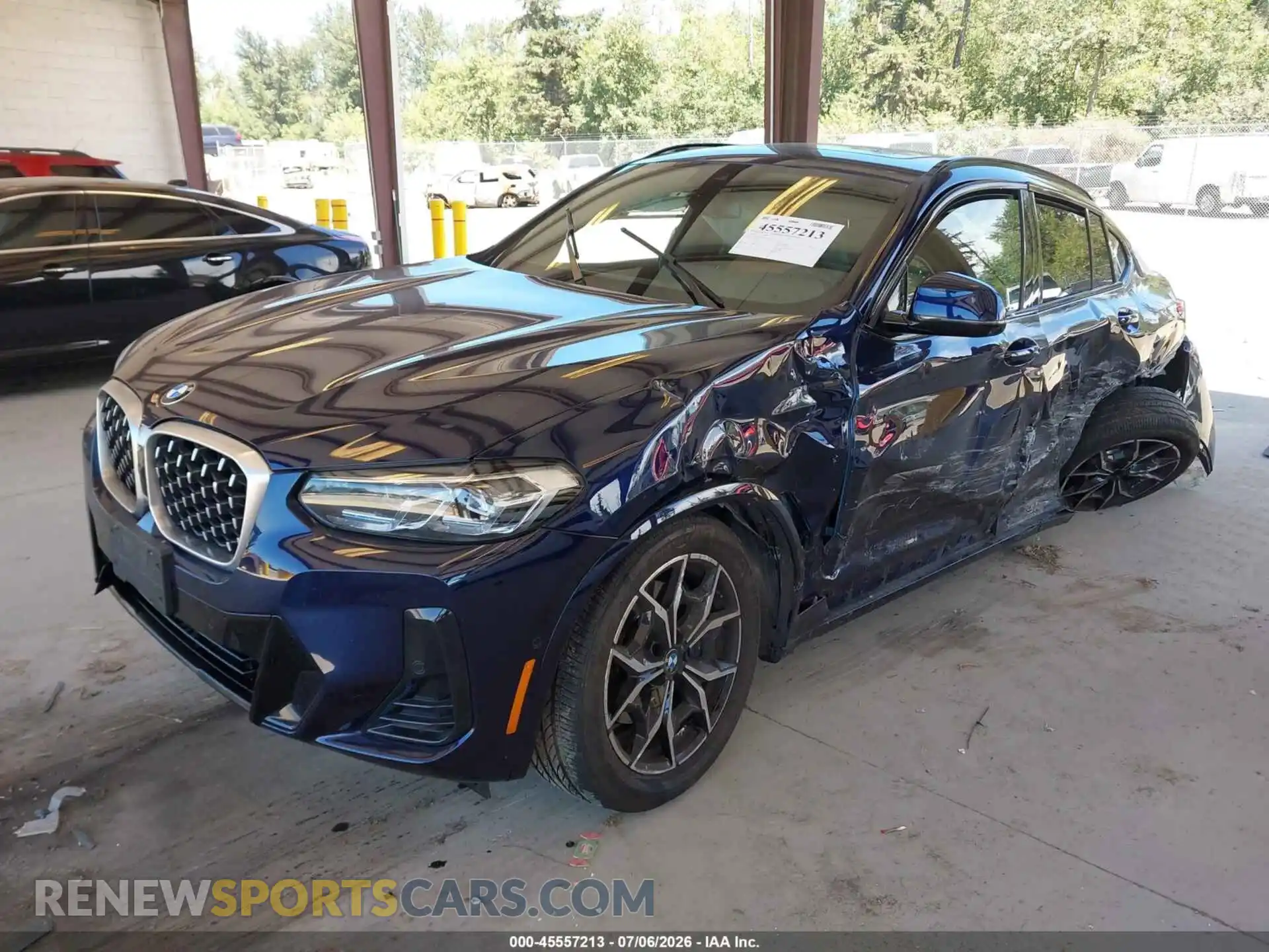 2 Photograph of a damaged car 5UX33DT03P9P13163 BMW X4 2023