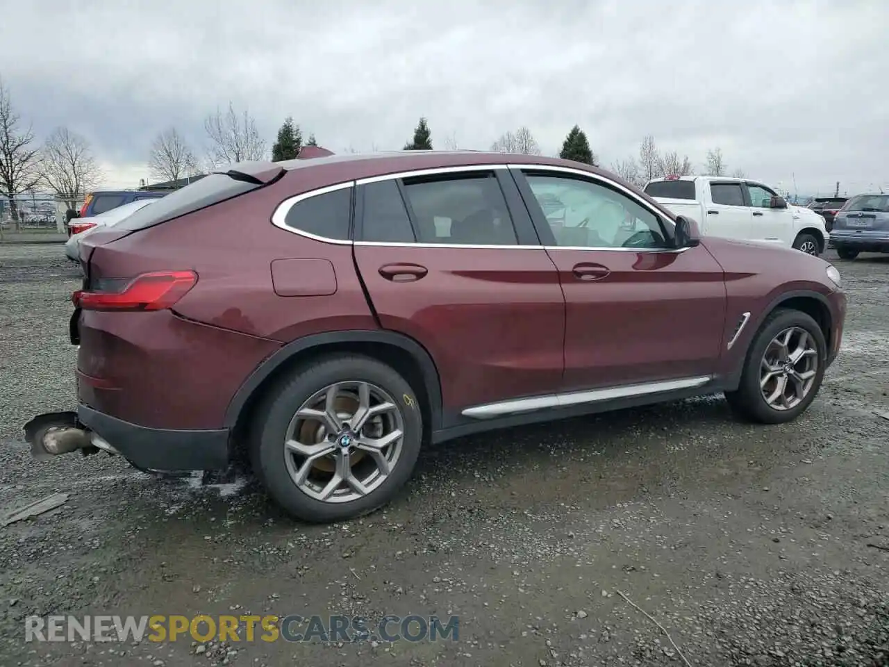 3 Photograph of a damaged car 5UX33DT03P9P62444 BMW X4 2023