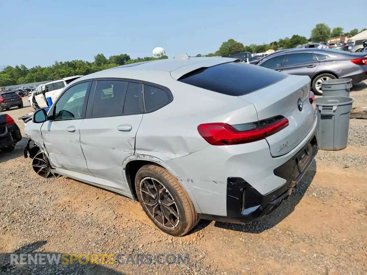 2 Photograph of a damaged car 5UX33DT05P9P54989 BMW X4 2023