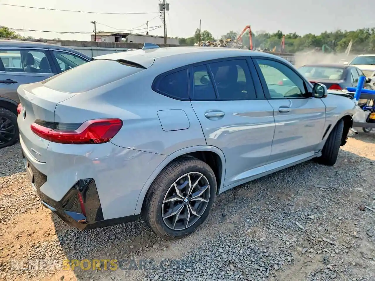 3 Photograph of a damaged car 5UX33DT05P9P54989 BMW X4 2023