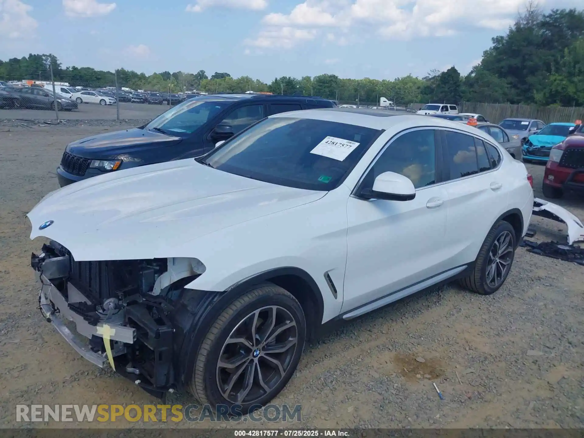 2 Photograph of a damaged car 5UX33DT05P9P95302 BMW X4 2023