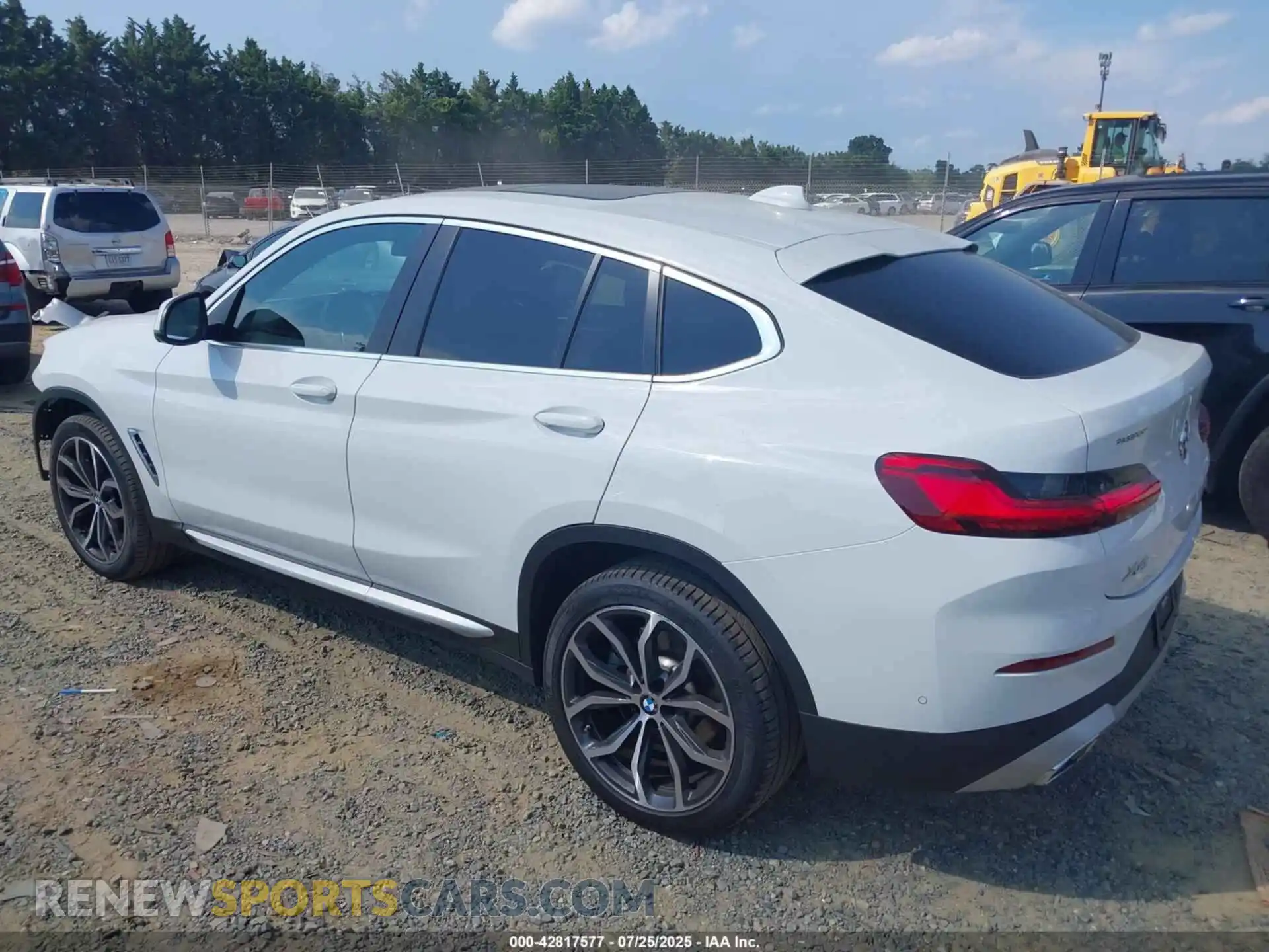 3 Photograph of a damaged car 5UX33DT05P9P95302 BMW X4 2023