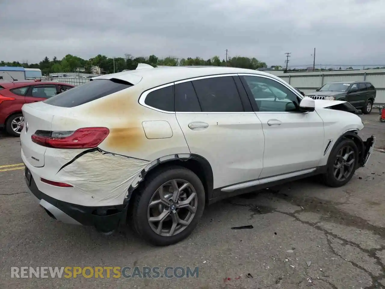 3 Photograph of a damaged car 5UX33DT05P9R75444 BMW X4 2023