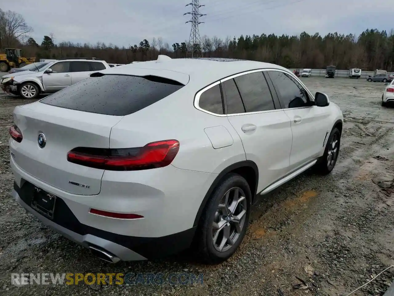3 Photograph of a damaged car 5UX33DT06P9P81974 BMW X4 2023