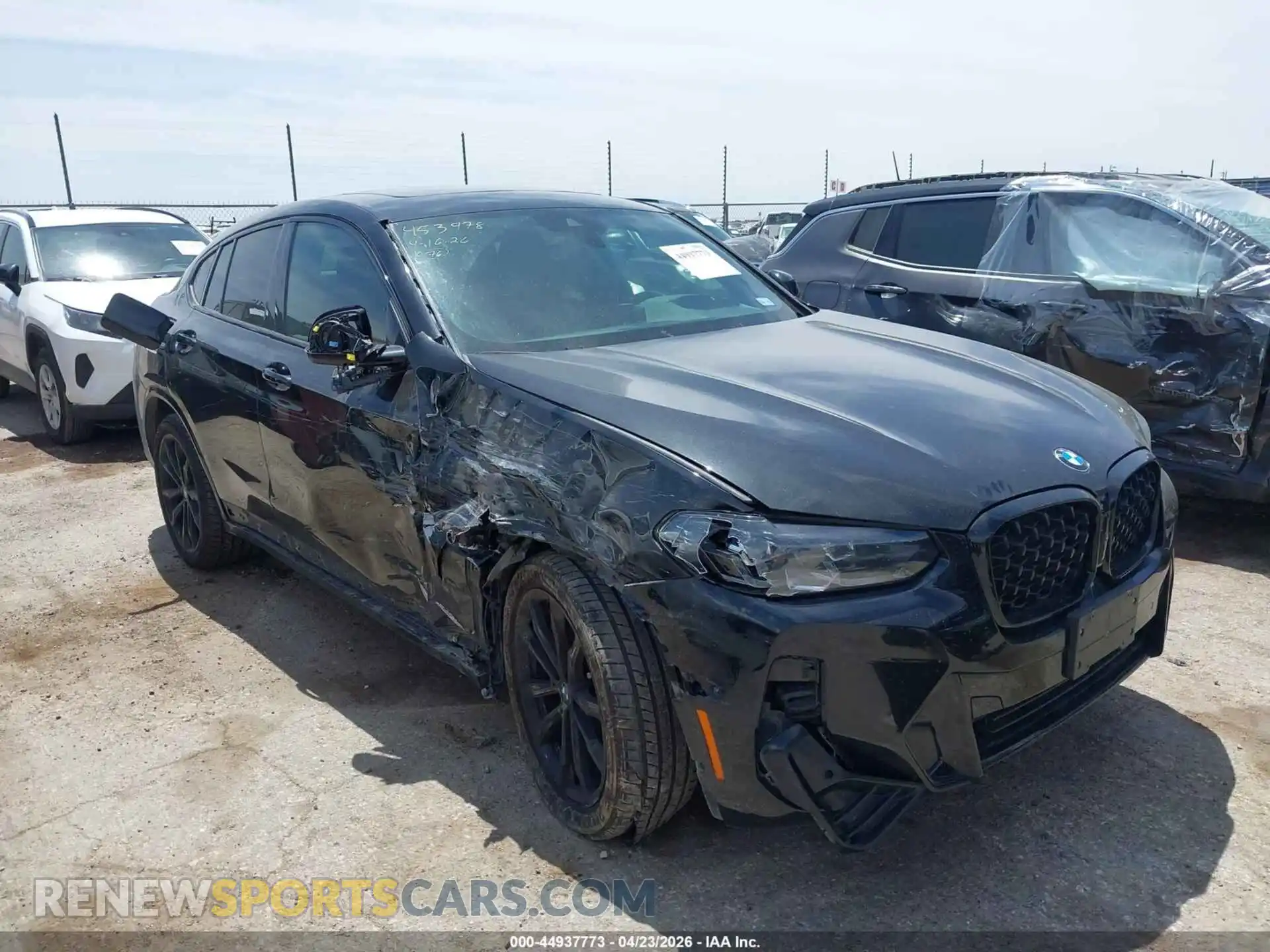 1 Photograph of a damaged car 5UX33DT06P9R14734 BMW X4 2023