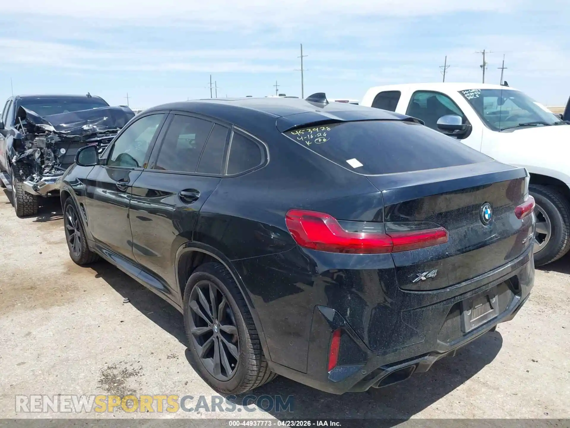 3 Photograph of a damaged car 5UX33DT06P9R14734 BMW X4 2023