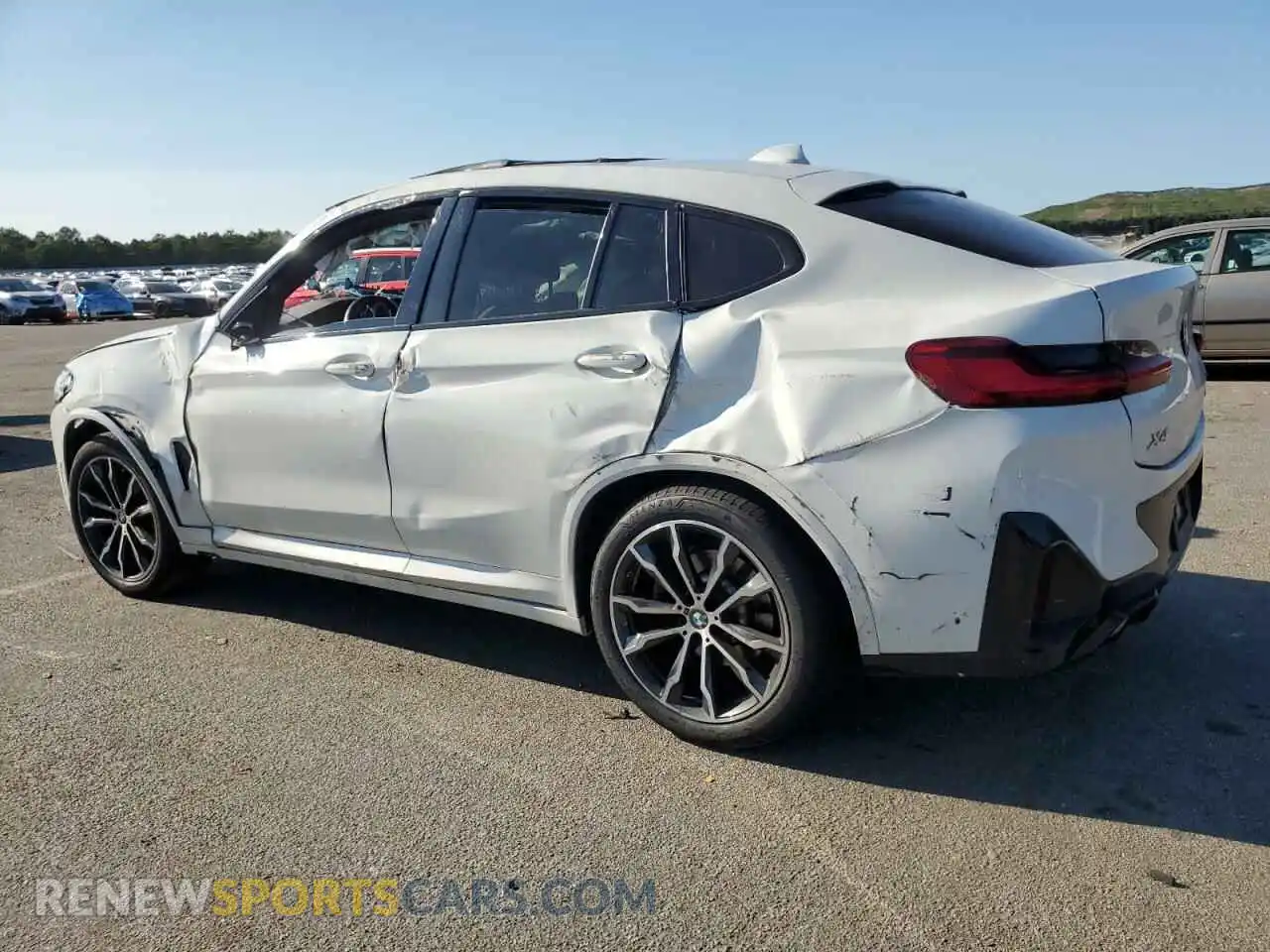 2 Photograph of a damaged car 5UX33DT08P9R08076 BMW X4 2023