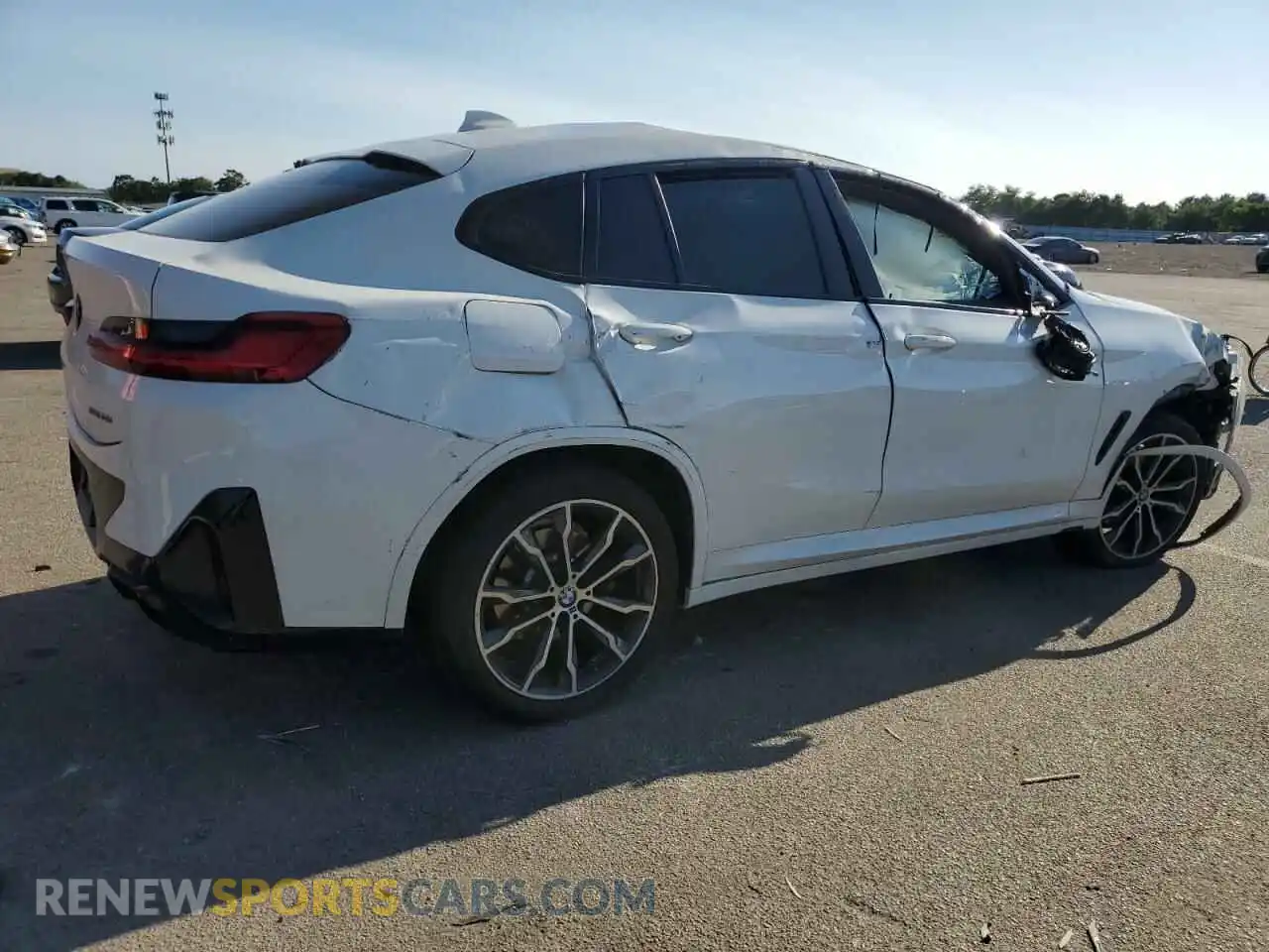 3 Photograph of a damaged car 5UX33DT08P9R08076 BMW X4 2023