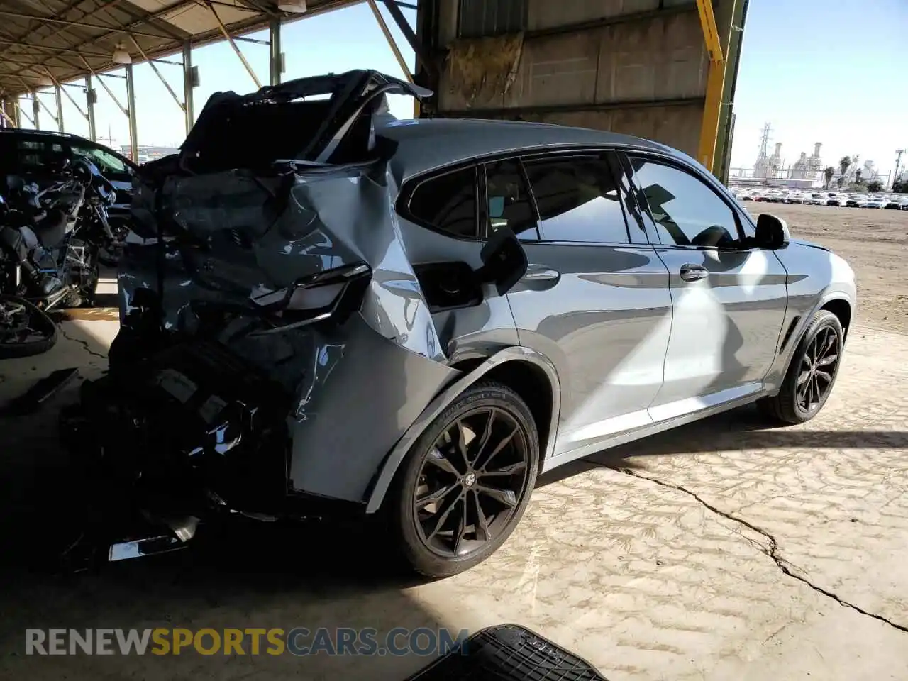 3 Photograph of a damaged car 5UX33DT08P9R76961 BMW X4 2023
