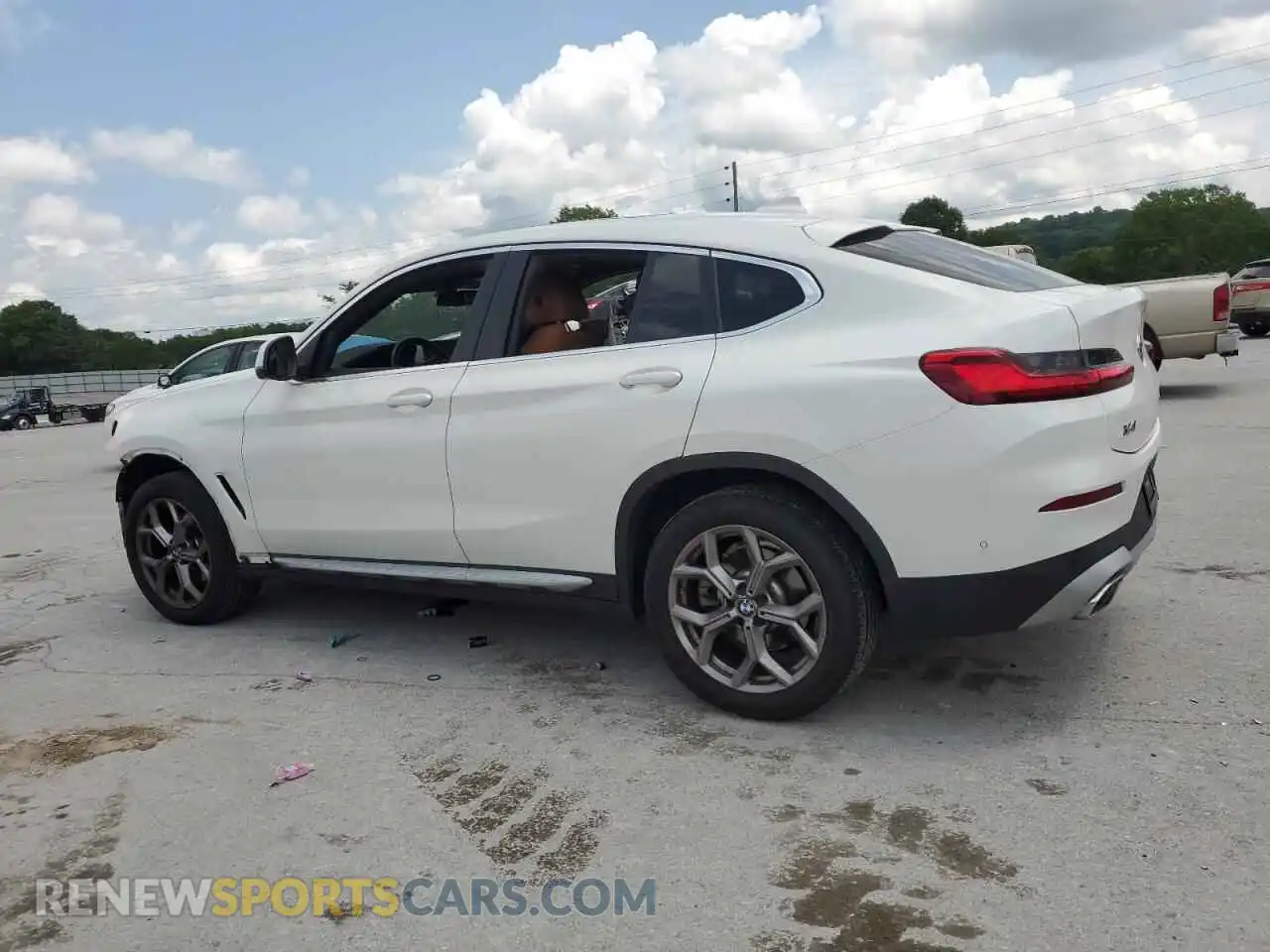 2 Photograph of a damaged car 5UX33DT09P9N51023 BMW X4 2023