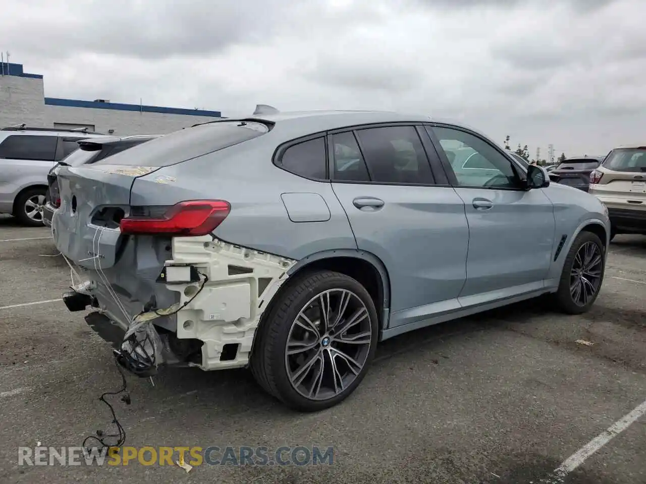 3 Photograph of a damaged car 5UX33DT0XP9P06419 BMW X4 2023