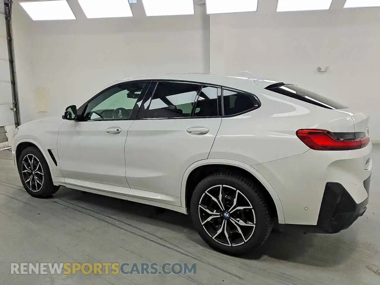 2 fotografías del automóvil dañado 5UX33DT0XP9P12978 BMW X4 2023