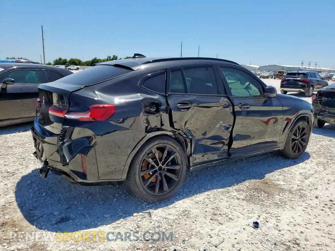 3 Photograph of a damaged car 5UX33DT0XP9T13357 BMW X4 2023