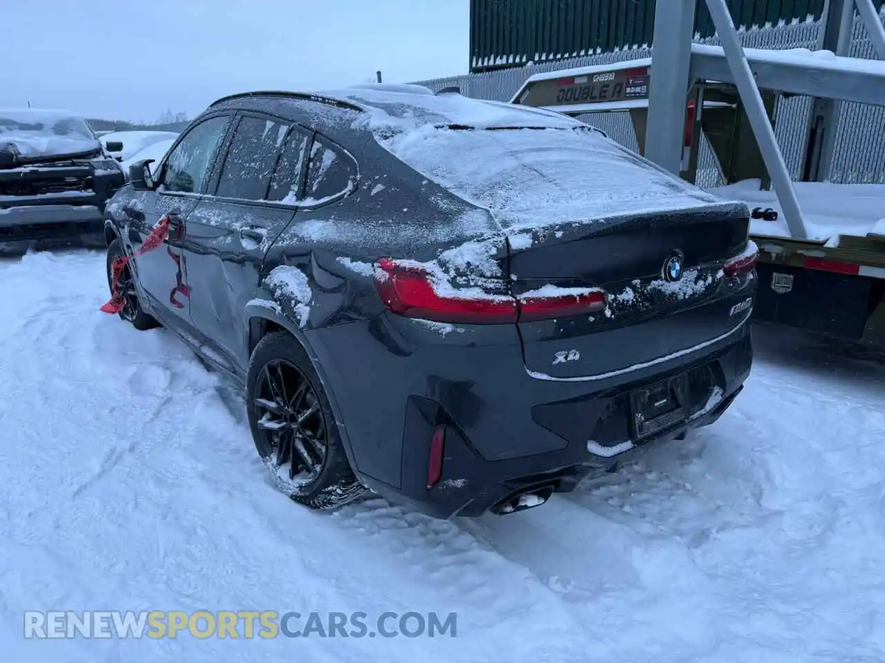 2 Photograph of a damaged car 5UX43DT03P9S61199 BMW X4 2023