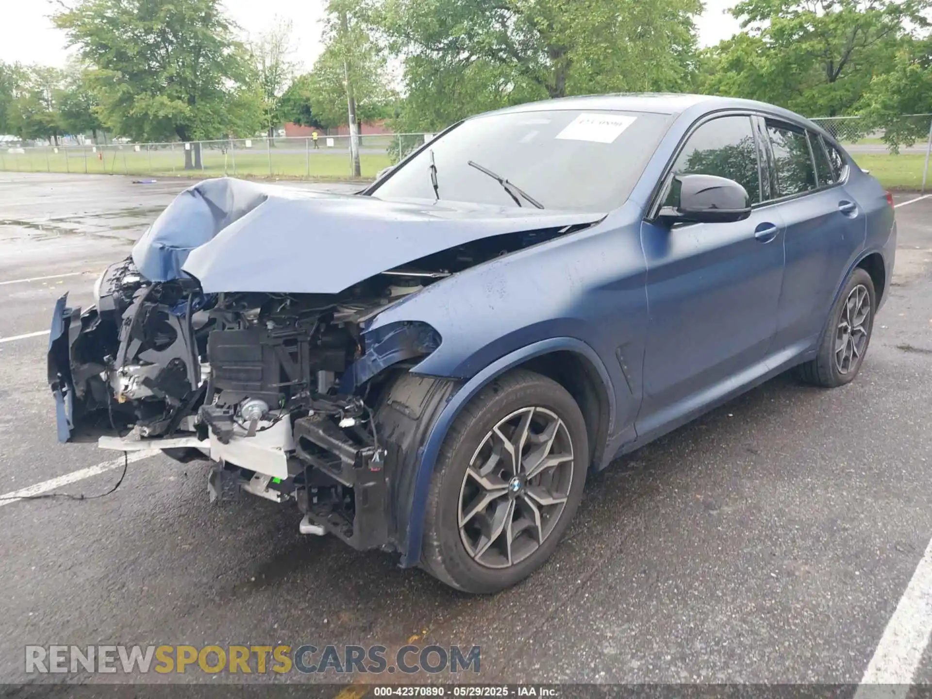 2 Photograph of a damaged car 5UX43DT04P9P31854 BMW X4 2023