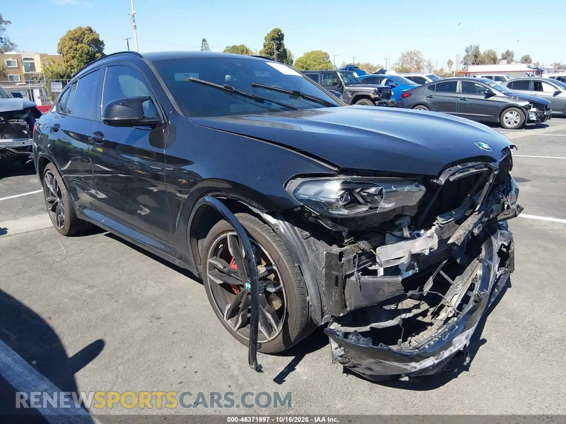 1 Photograph of a damaged car 5UX43DT04P9R75536 BMW X4 2023