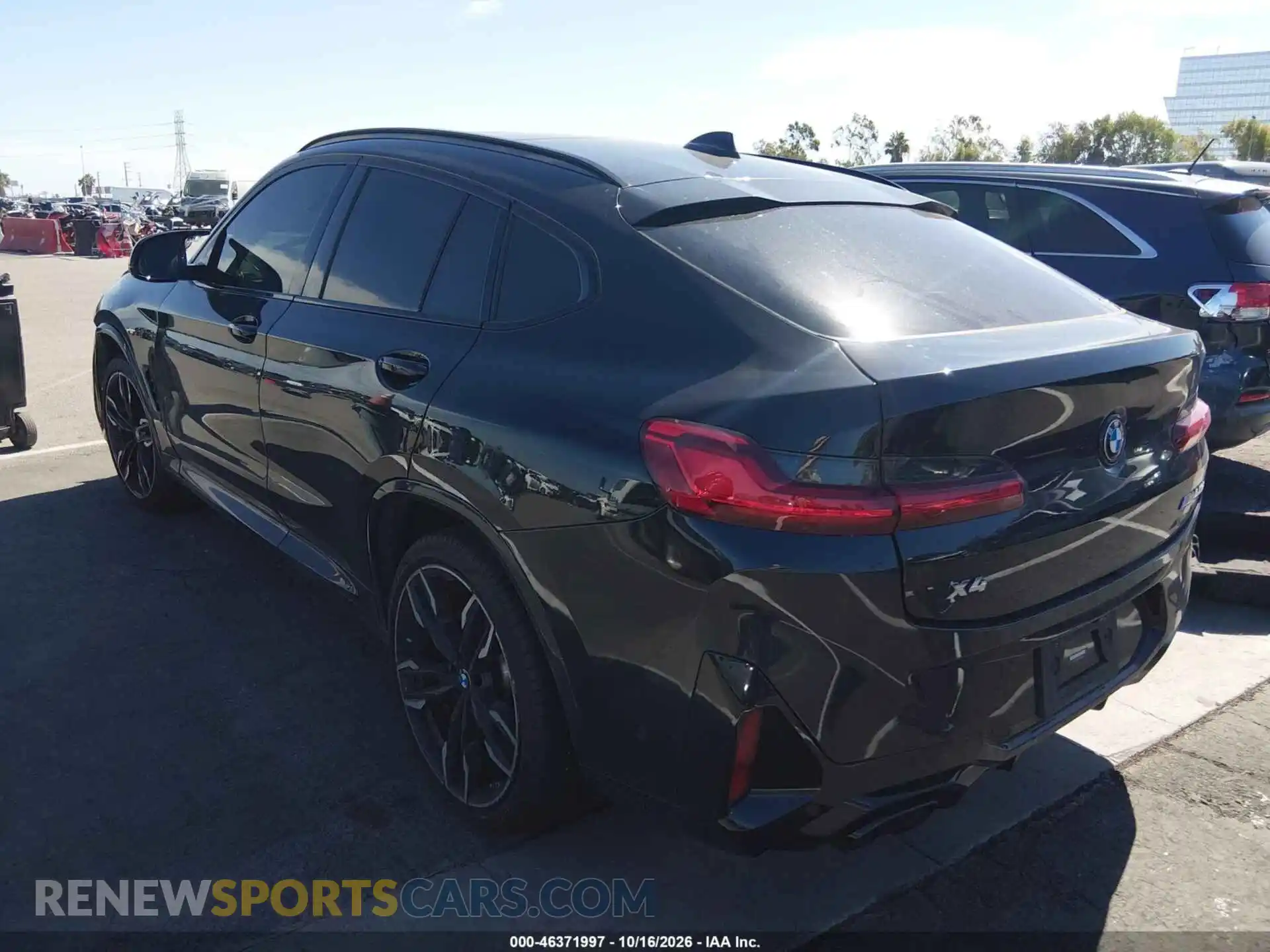 3 Photograph of a damaged car 5UX43DT04P9R75536 BMW X4 2023