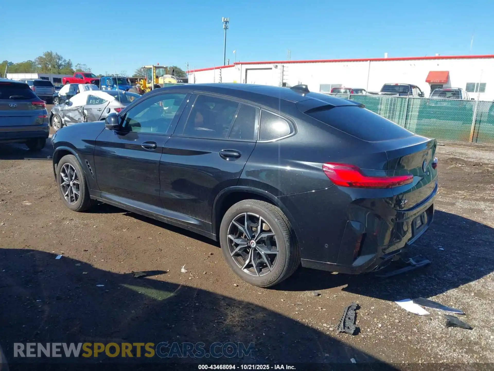 3 Photograph of a damaged car 5UX43DT07P9P53525 BMW X4 2023