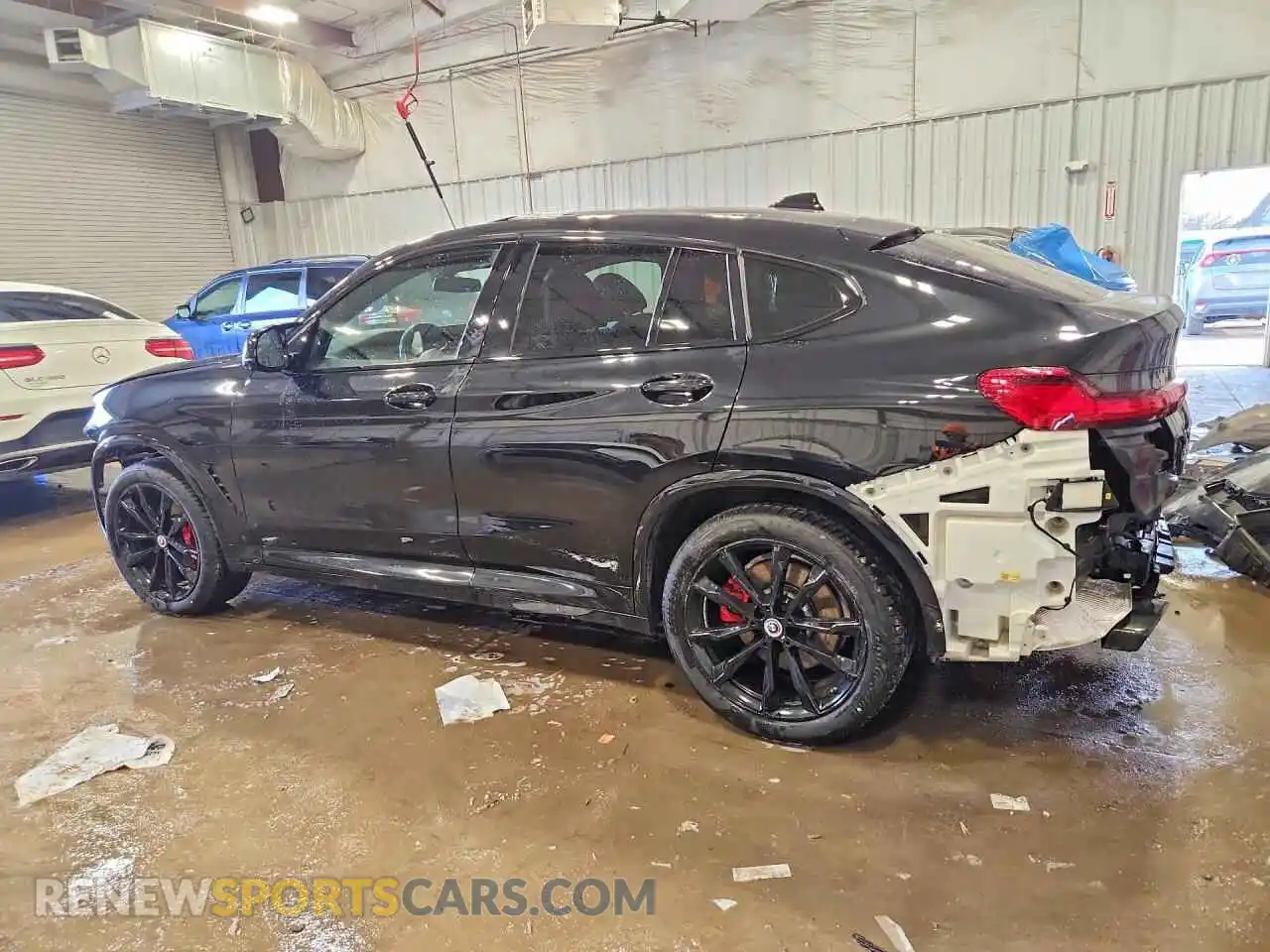 2 Photograph of a damaged car 5UX43DT07P9P98349 BMW X4 2023