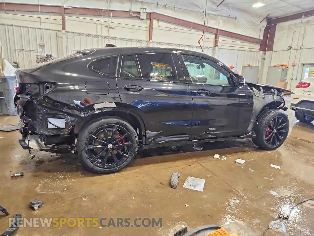 3 Photograph of a damaged car 5UX43DT07P9P98349 BMW X4 2023