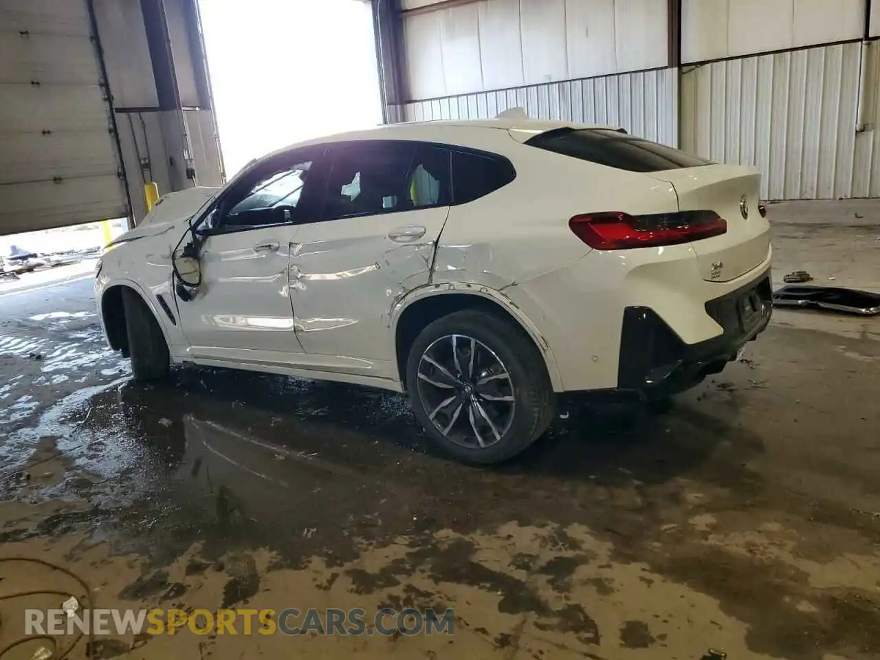 2 Photograph of a damaged car 5UX43DT08P9S08322 BMW X4 2023