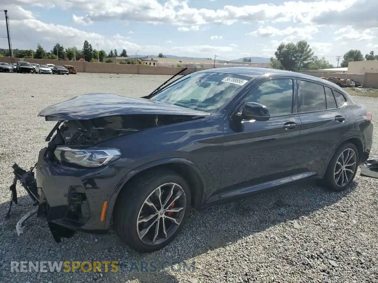 1 Photograph of a damaged car 5UX43DT09P9N90148 BMW X4 2023