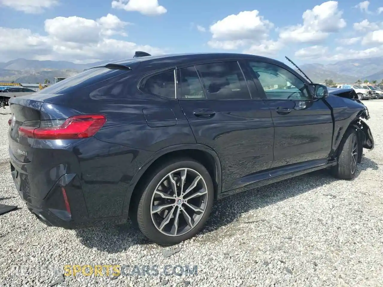 3 Photograph of a damaged car 5UX43DT09P9N90148 BMW X4 2023