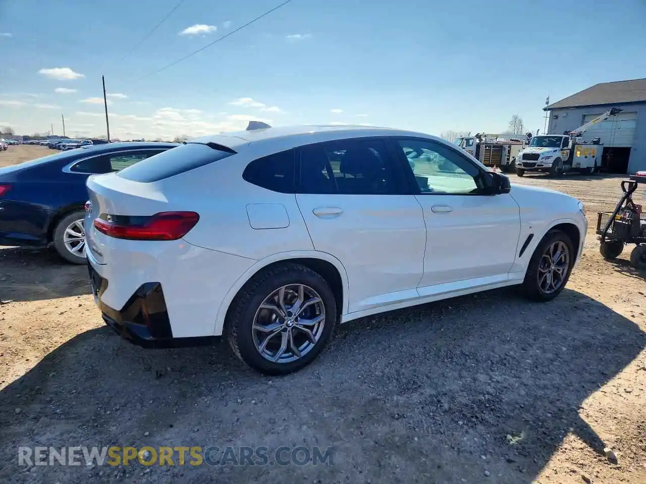 3 Photograph of a damaged car 5UX43DT09P9R39485 BMW X4 2023