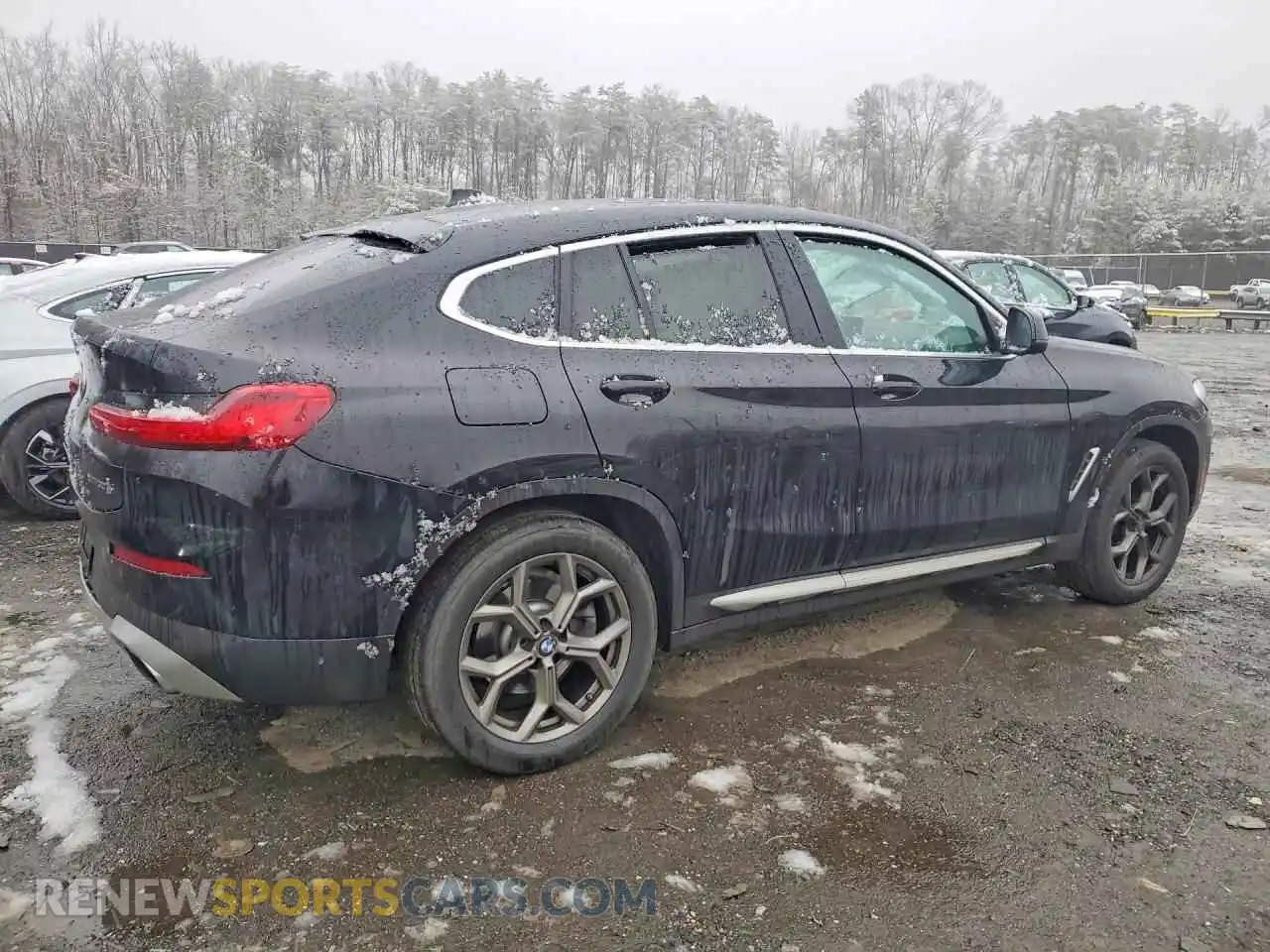 3 Photograph of a damaged car 5UX33DT00R9T48699 BMW X4 2024