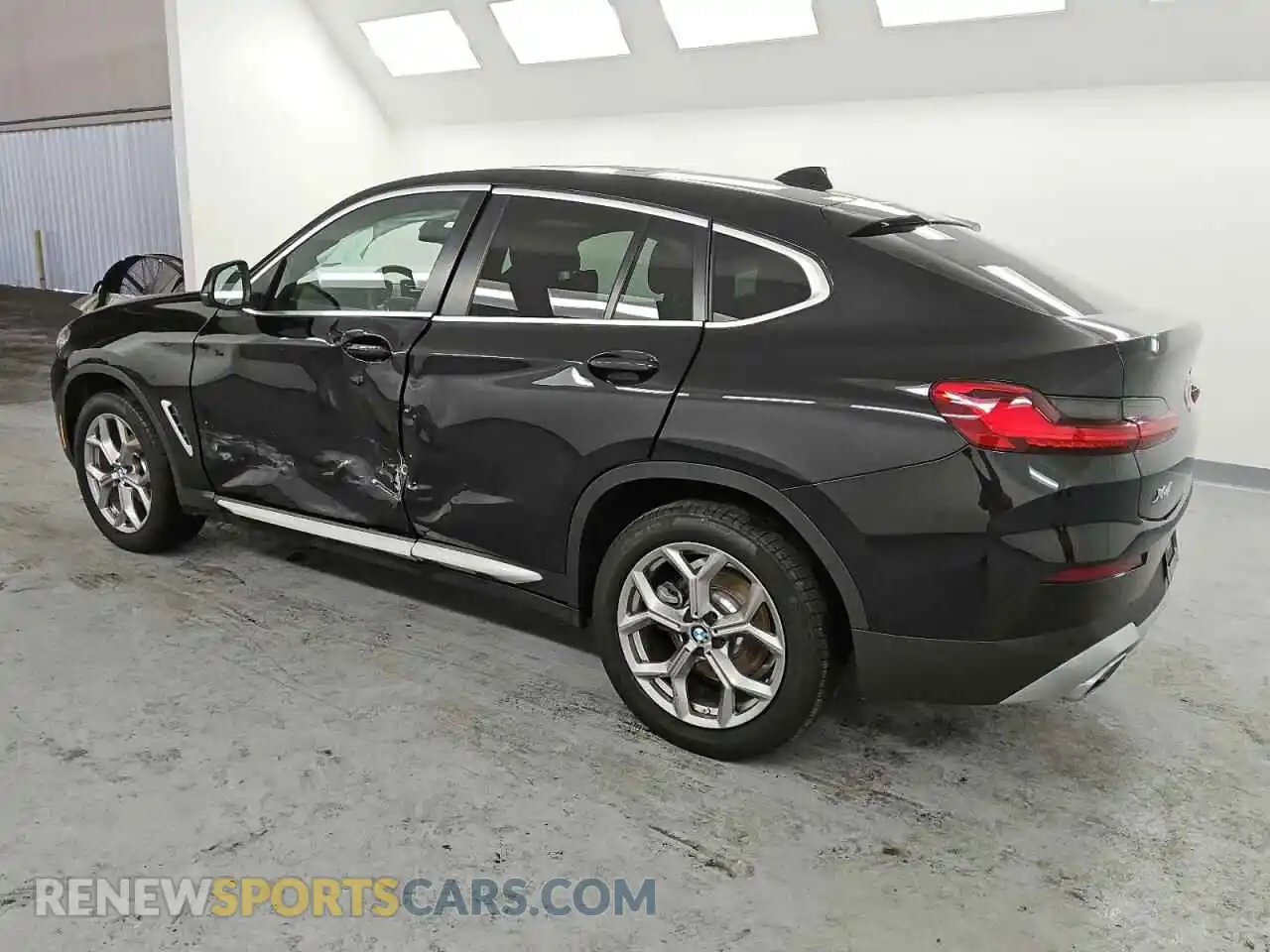 2 Photograph of a damaged car 5UX33DT01R9W19642 BMW X4 2024