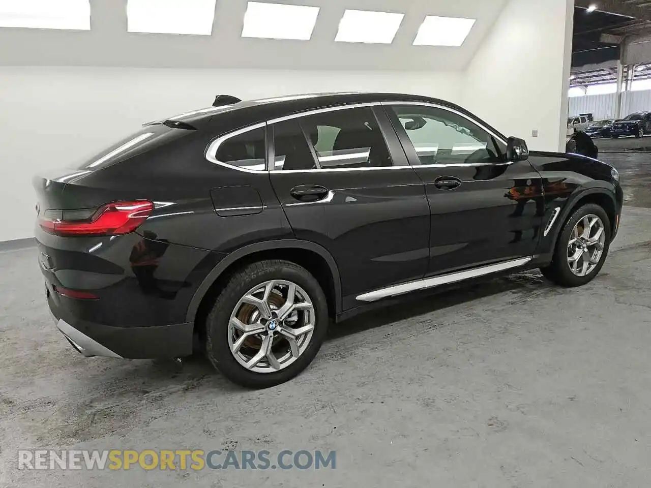 3 Photograph of a damaged car 5UX33DT01R9W19642 BMW X4 2024
