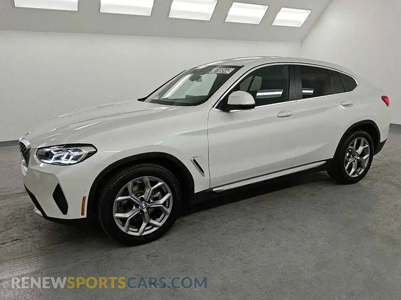 1 Photograph of a damaged car 5UX33DT01R9W97208 BMW X4 2024