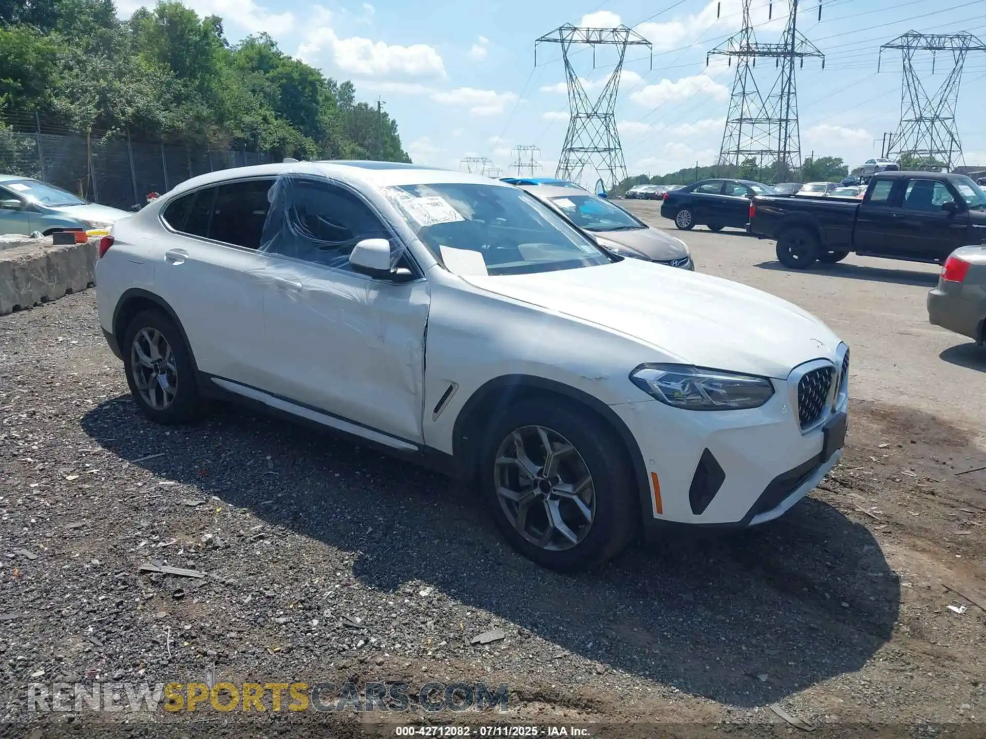 1 Photograph of a damaged car 5UX33DT02R9W73855 BMW X4 2024