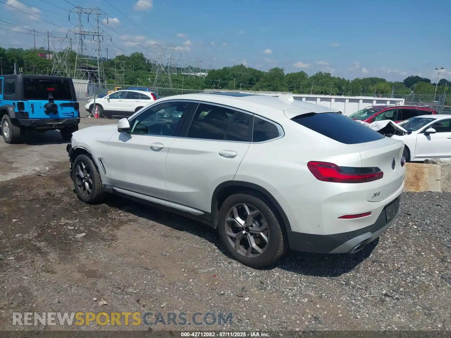 3 Photograph of a damaged car 5UX33DT02R9W73855 BMW X4 2024