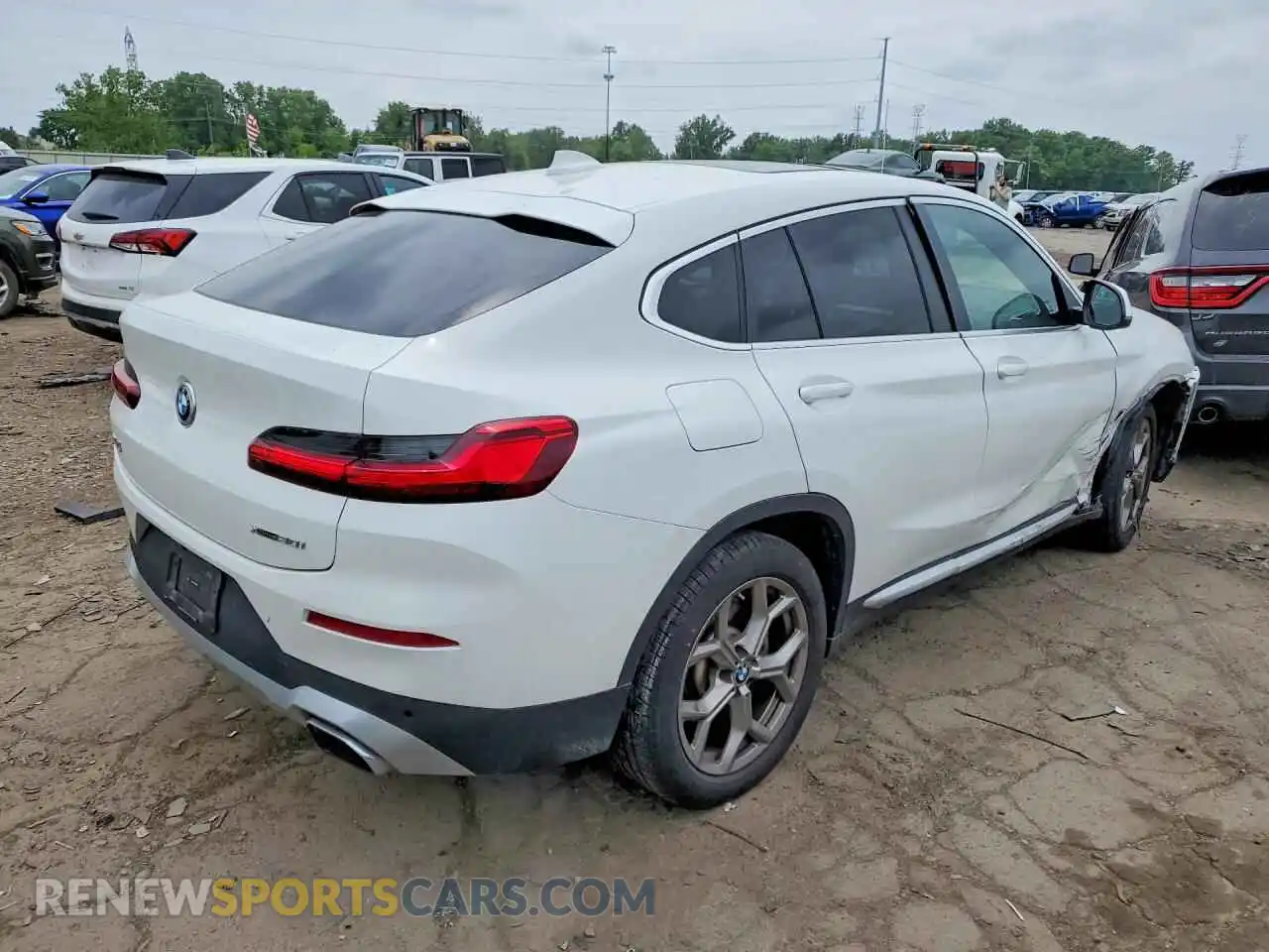 3 Photograph of a damaged car 5UX33DT03R9V02239 BMW X4 2024