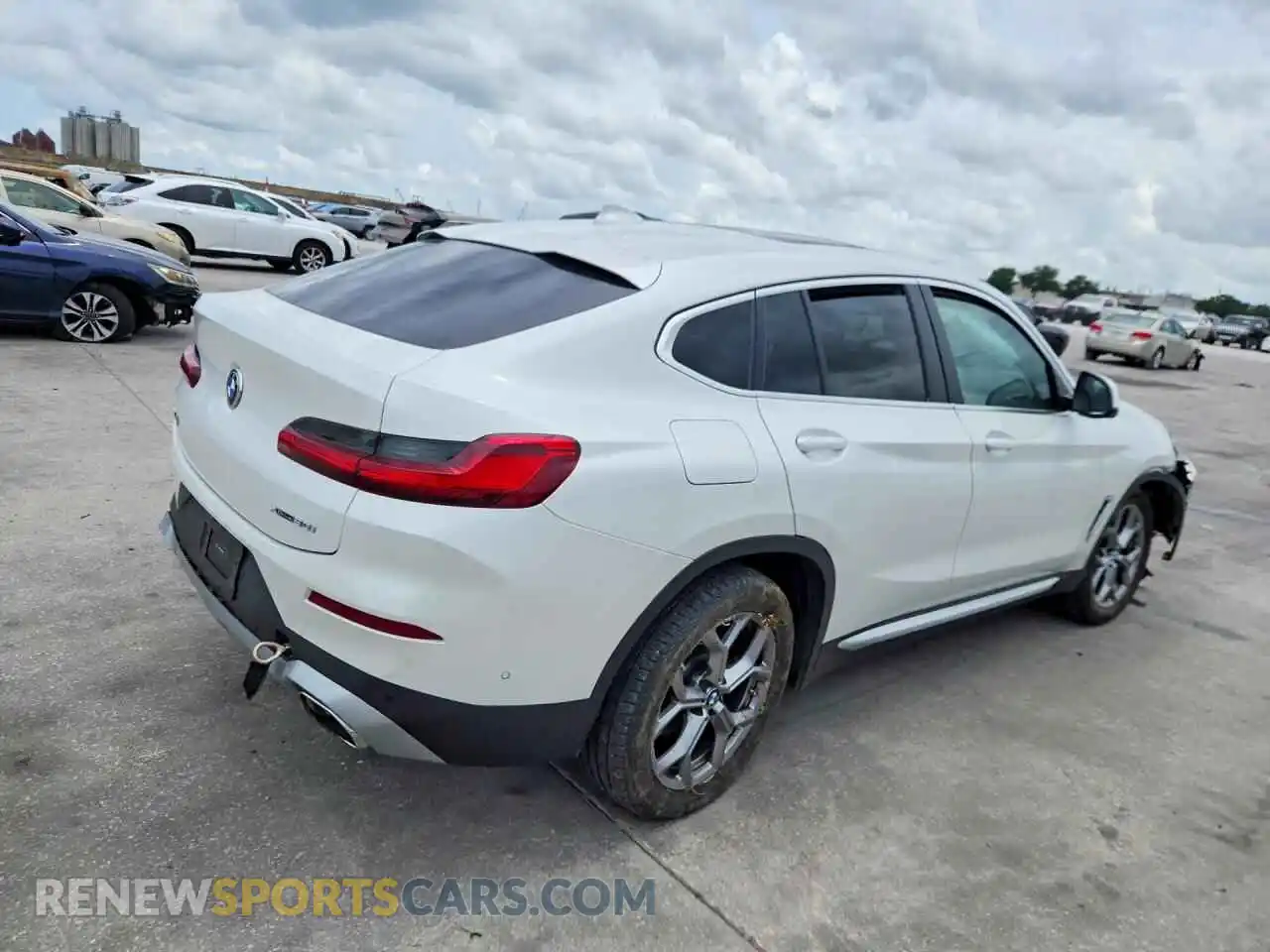 3 Photograph of a damaged car 5UX33DT03R9W98912 BMW X4 2024
