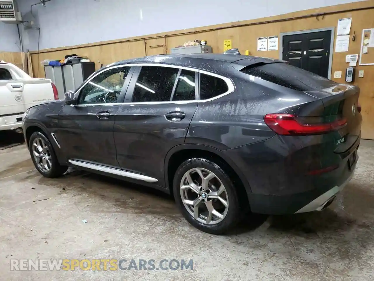 2 Photograph of a damaged car 5UX33DT04R9V03982 BMW X4 2024