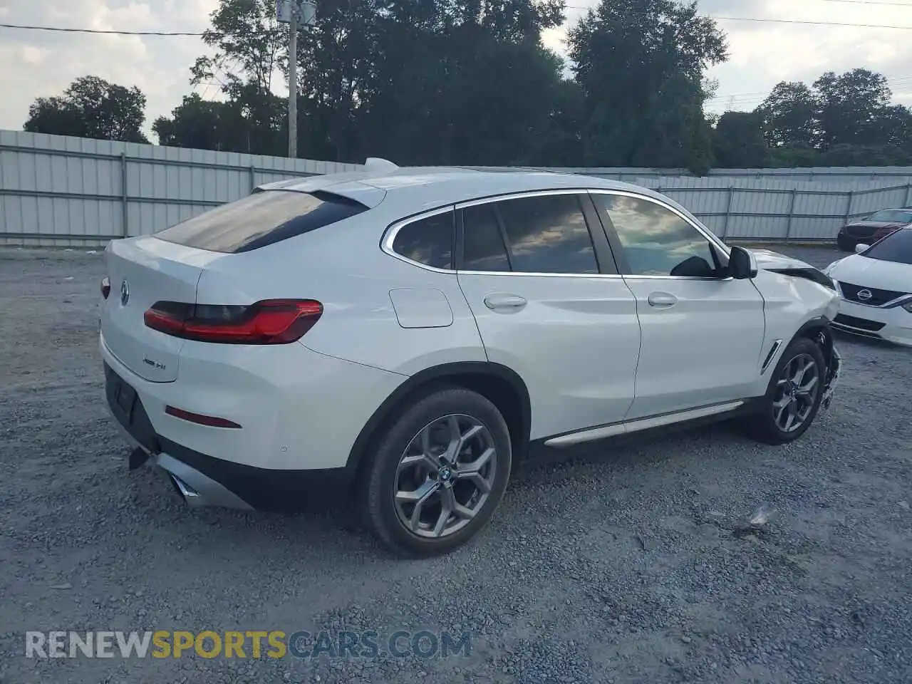 3 Photograph of a damaged car 5UX33DT04R9V19471 BMW X4 2024