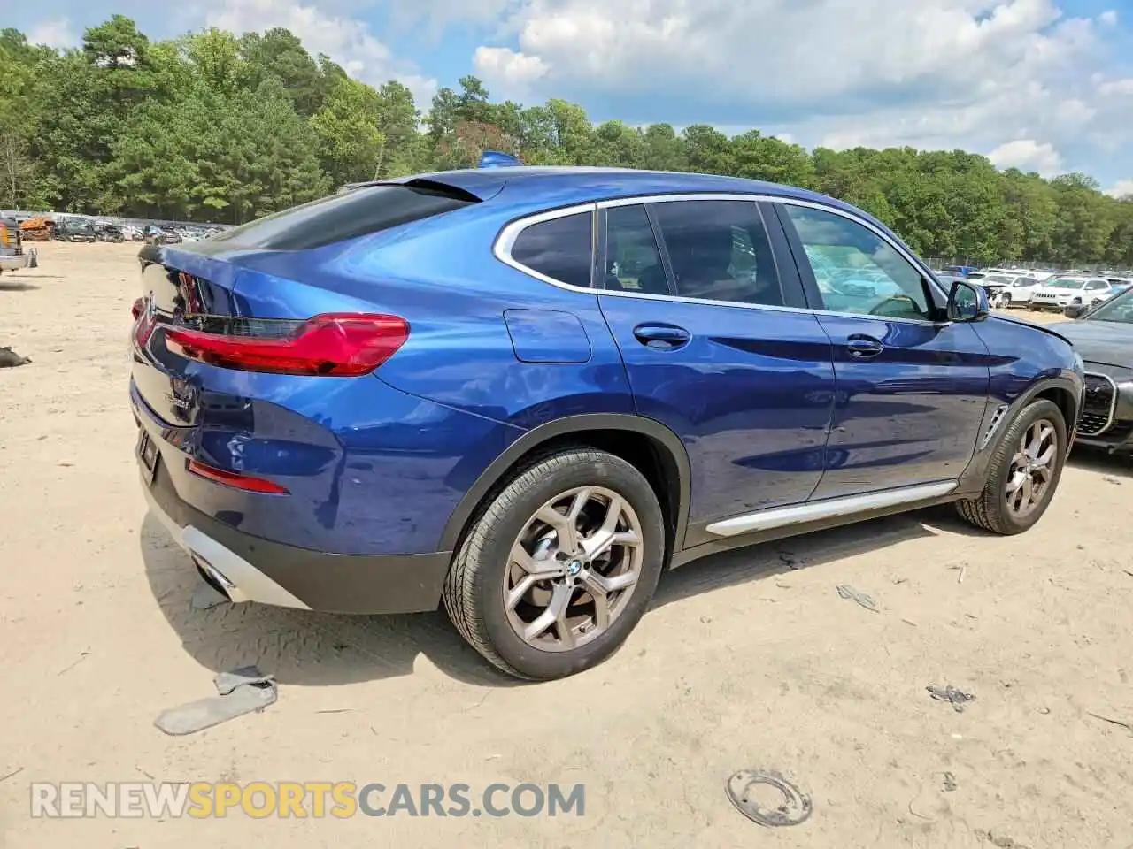 3 Photograph of a damaged car 5UX33DT04R9W15181 BMW X4 2024