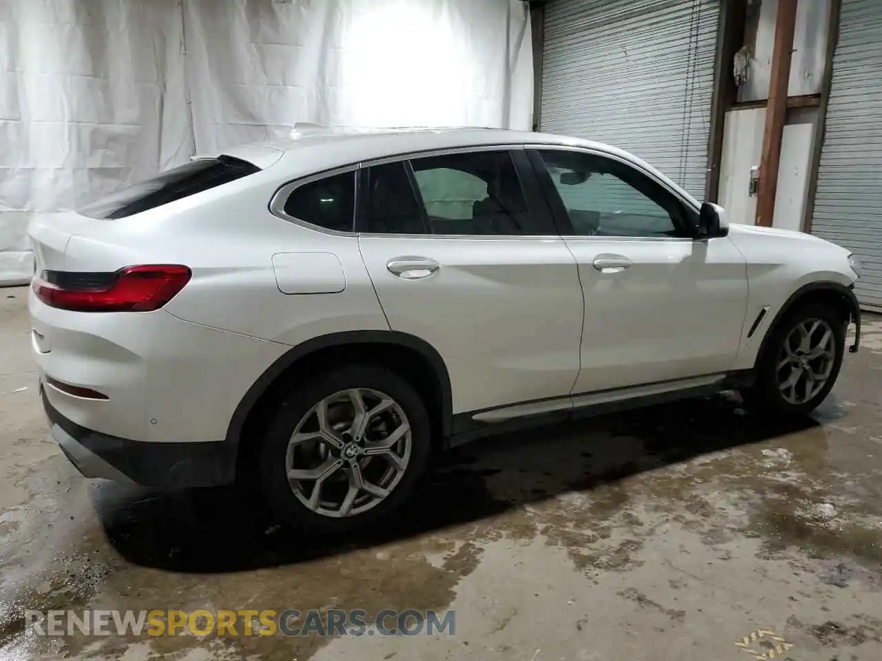 3 Photograph of a damaged car 5UX33DT05R9W69072 BMW X4 2024