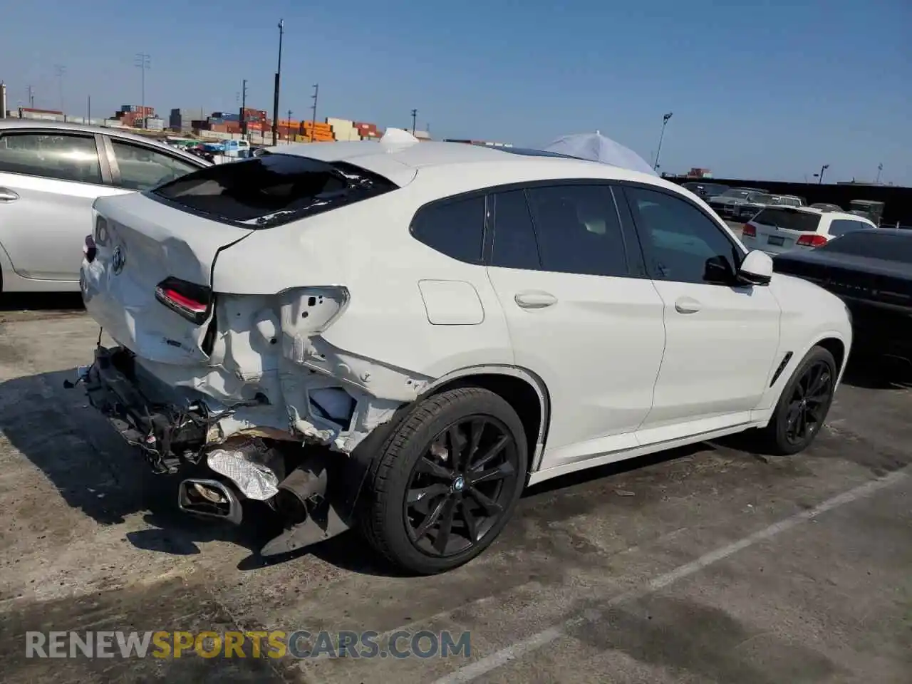 3 Photograph of a damaged car 5UX33DT06R9U32865 BMW X4 2024