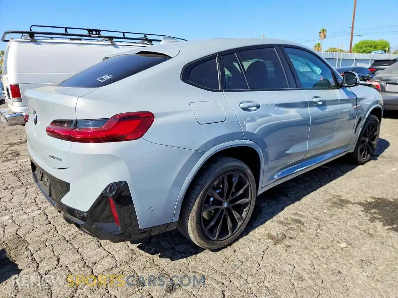 3 Фотография поврежденного автомобиля 5UX33DT06R9X04010 BMW X4 2024