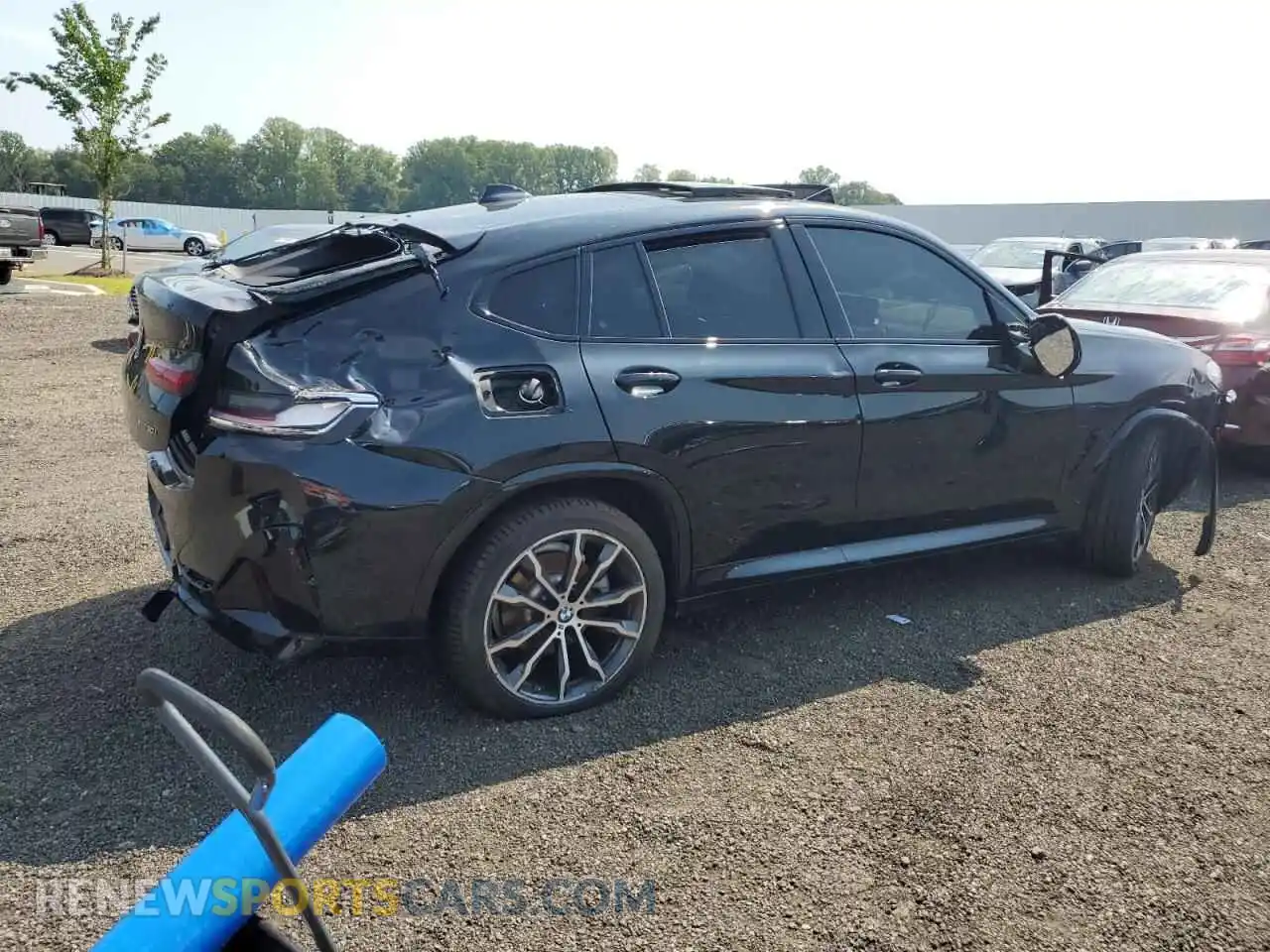 3 Photograph of a damaged car 5UX33DT07R9U93349 BMW X4 2024