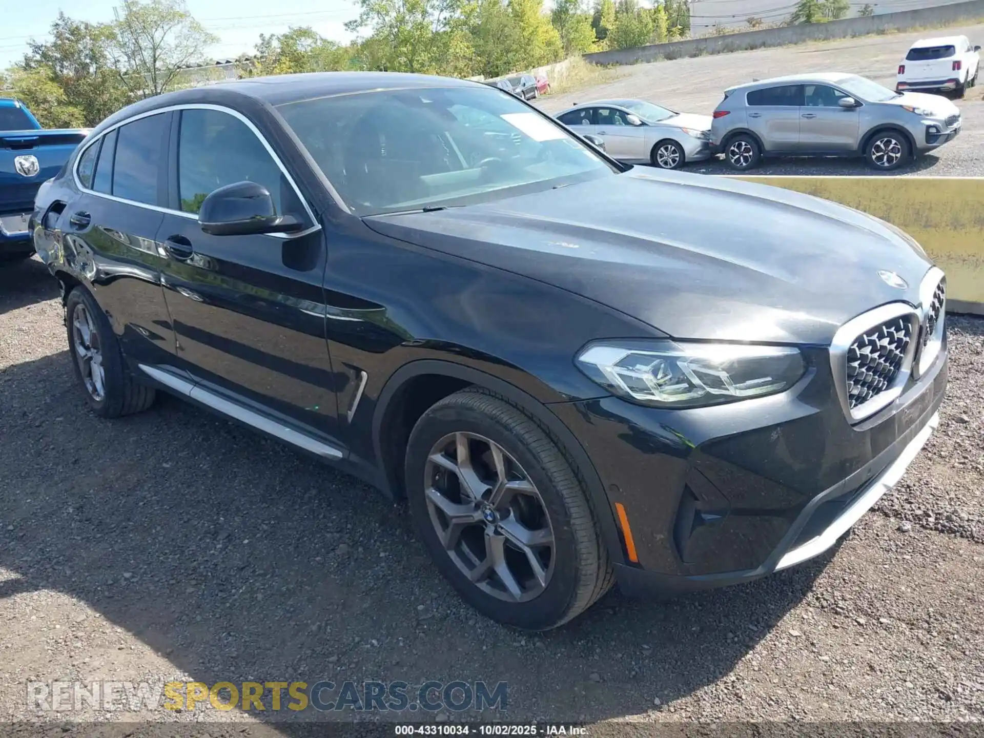 1 Photograph of a damaged car 5UX33DT07R9V46499 BMW X4 2024