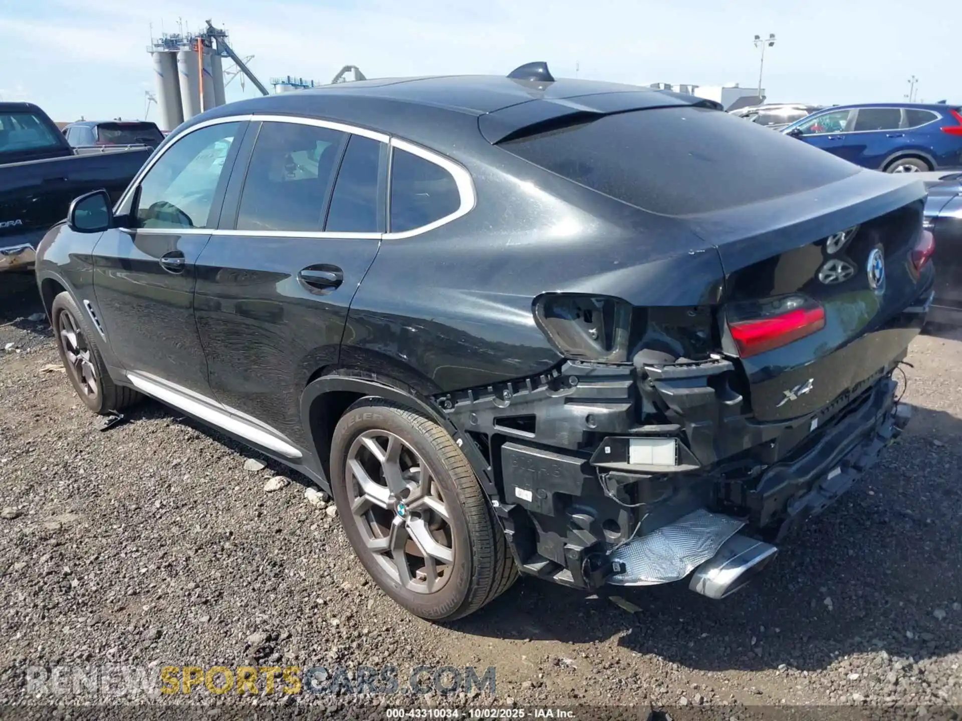 3 Photograph of a damaged car 5UX33DT07R9V46499 BMW X4 2024