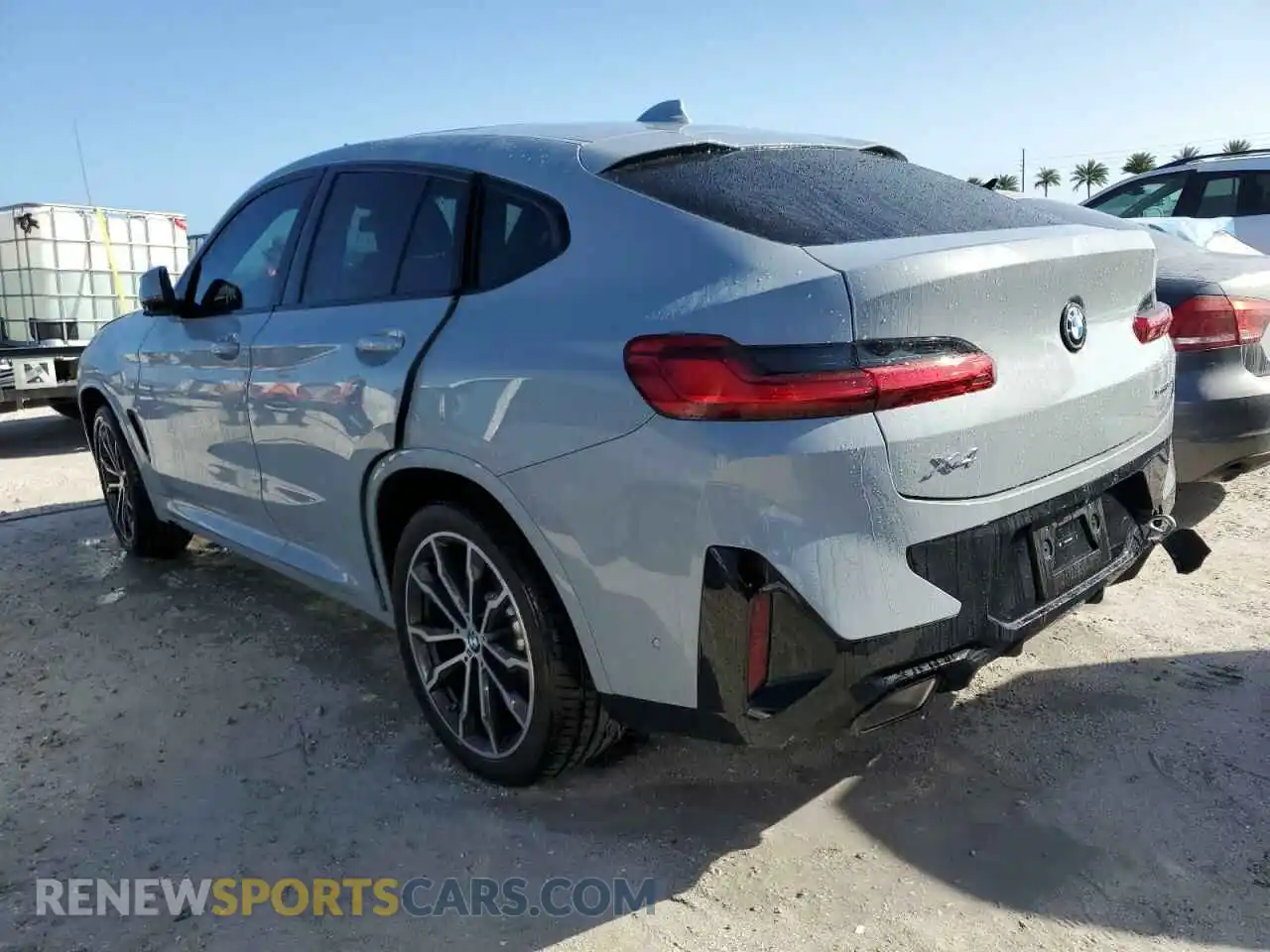 2 Photograph of a damaged car 5UX33DT07R9W86844 BMW X4 2024