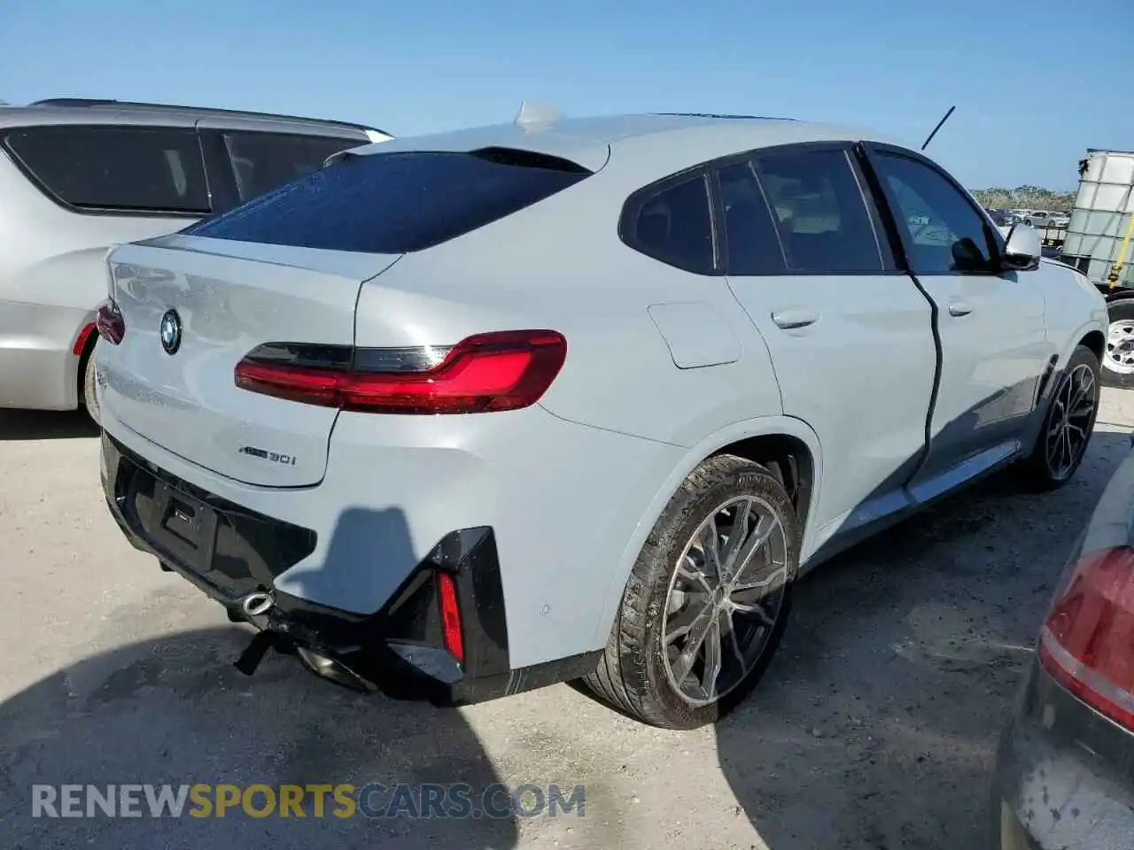 3 Photograph of a damaged car 5UX33DT07R9W86844 BMW X4 2024