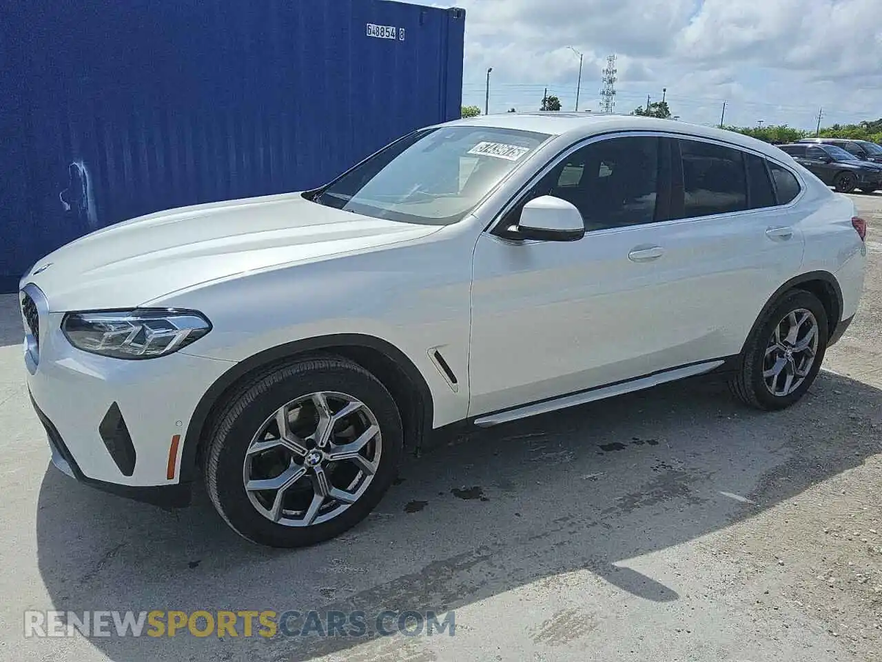 1 Photograph of a damaged car 5UX33DT07R9X23990 BMW X4 2024