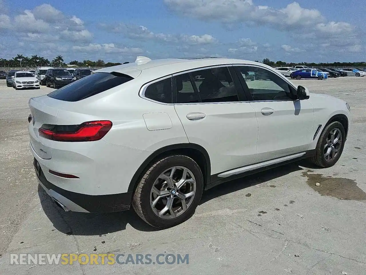 3 Photograph of a damaged car 5UX33DT07R9X23990 BMW X4 2024