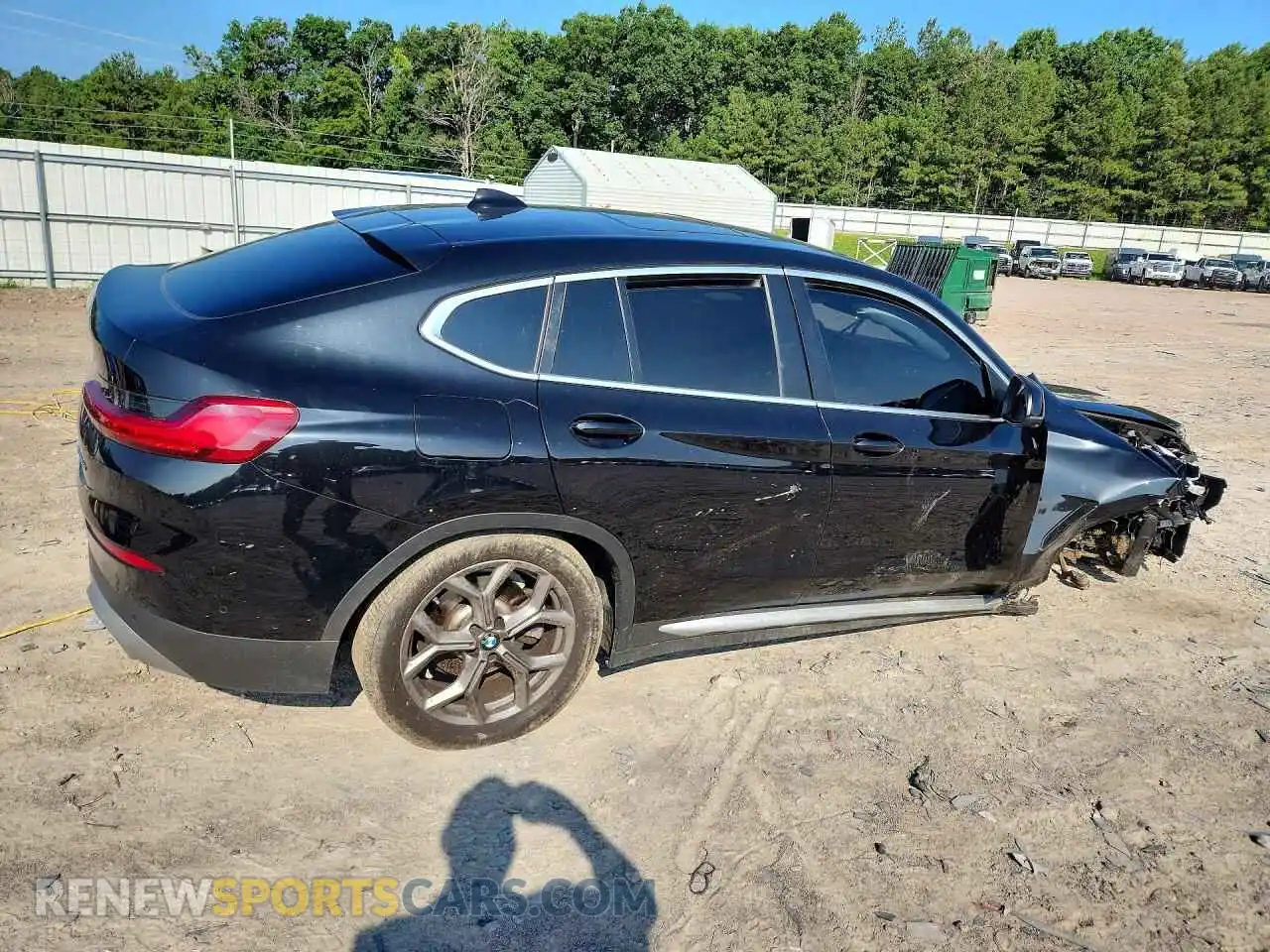 3 Photograph of a damaged car 5UX33DT08R9X09659 BMW X4 2024